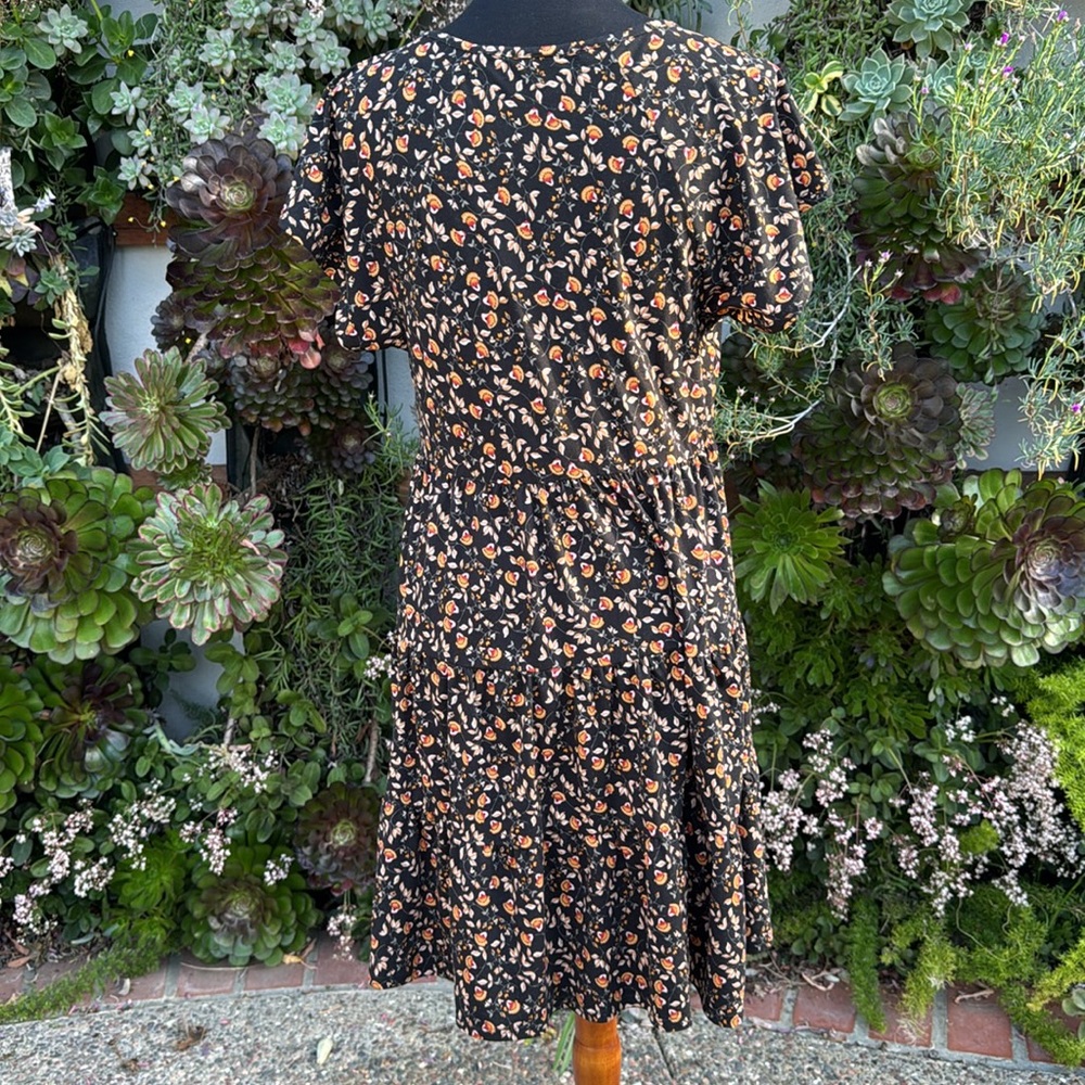 V-Neck Floral Print Dress - Picture 2 of 3